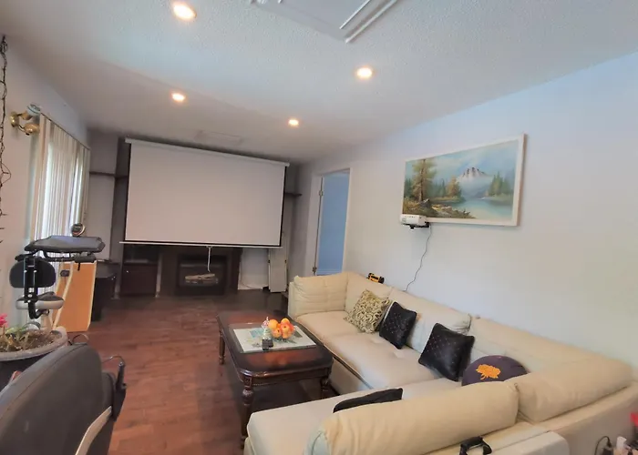 Cozy And Quiet House With Swimming Pool