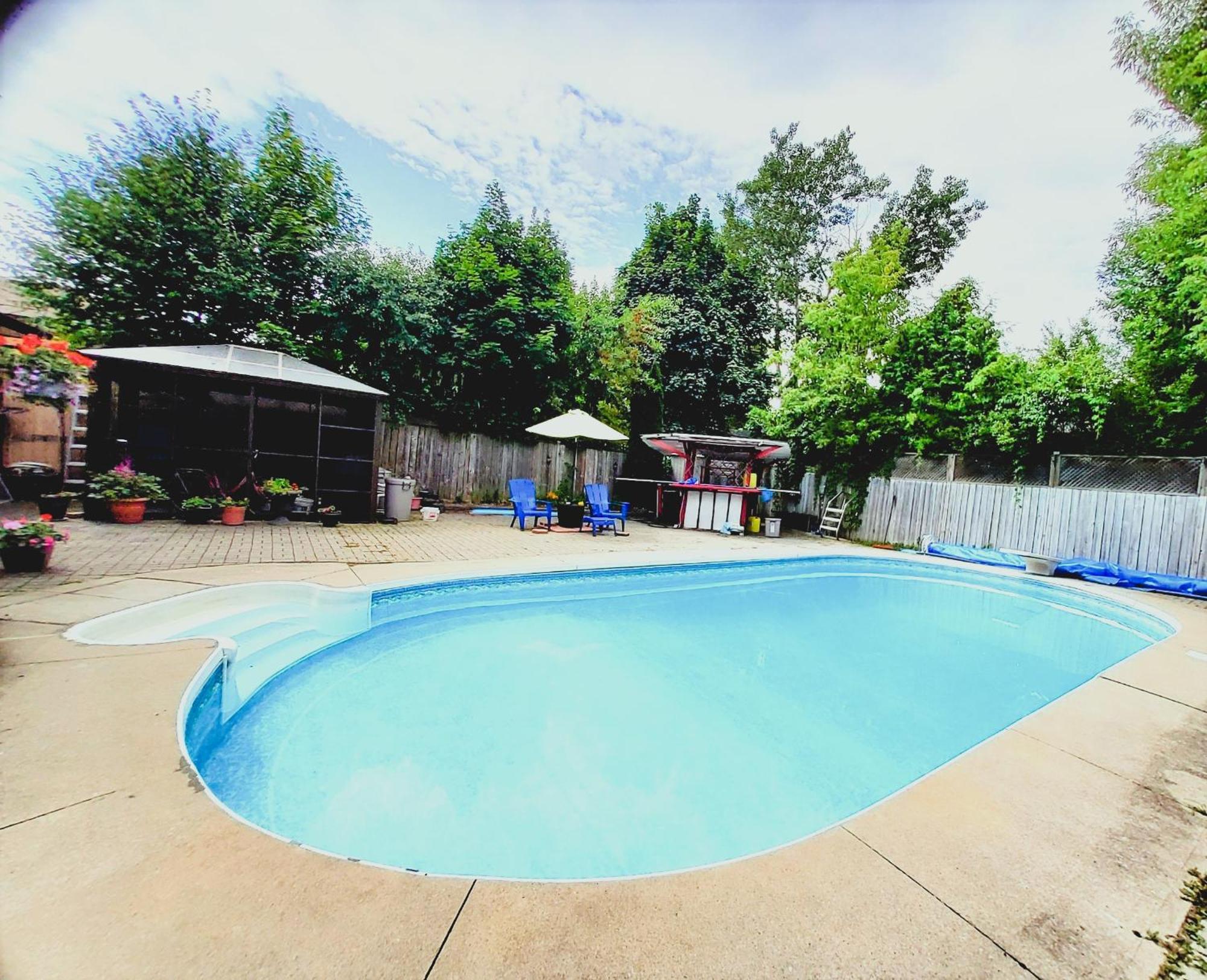 Cozy And Quiet House With Swimming Pool Homestay *